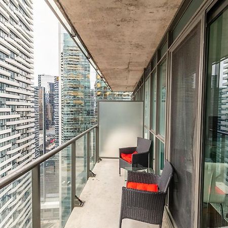 Gorgeous 1Br W/Parking Across The Scotiabank Arena Toronto Exterior photo