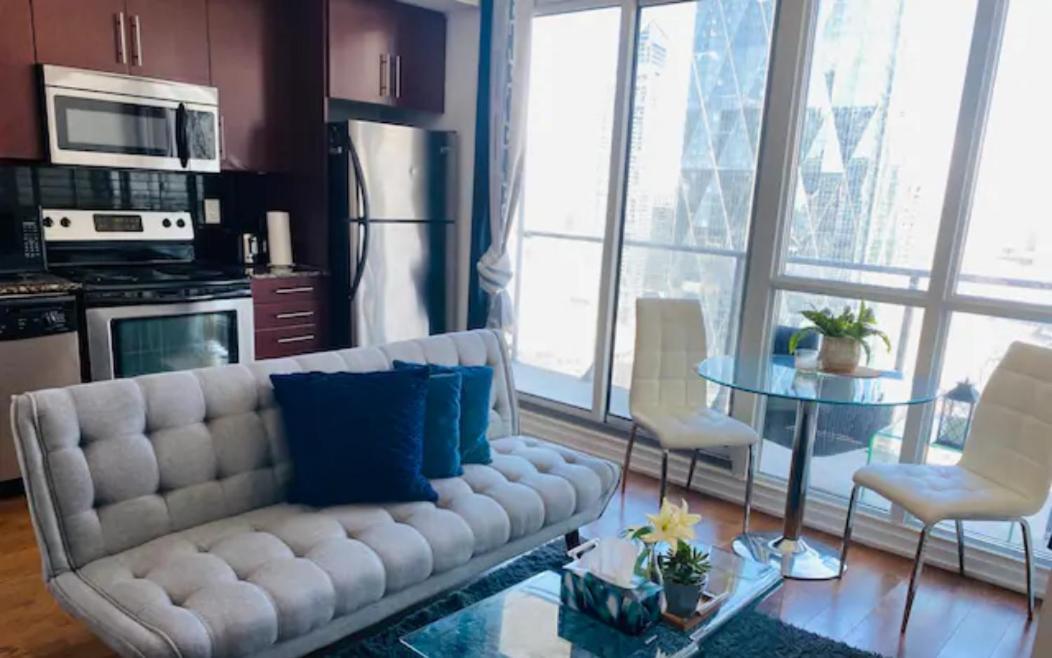 Gorgeous 1Br W/Parking Across The Scotiabank Arena Toronto Exterior photo