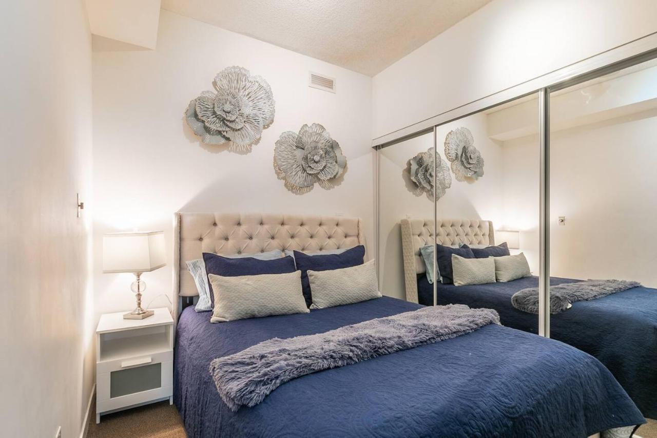 Gorgeous 1Br W/Parking Across The Scotiabank Arena Toronto Exterior photo