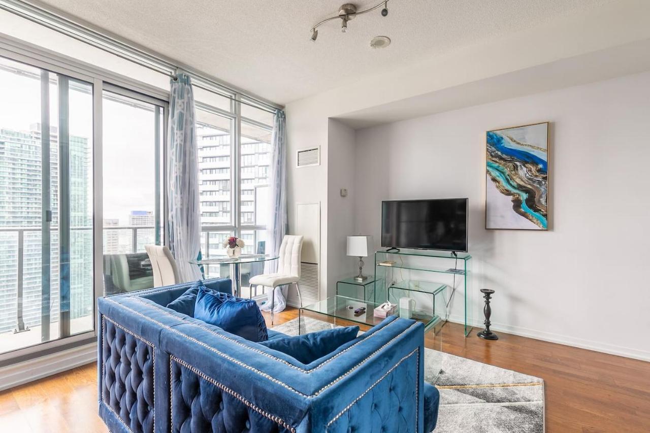 Gorgeous 1Br W/Parking Across The Scotiabank Arena Toronto Exterior photo